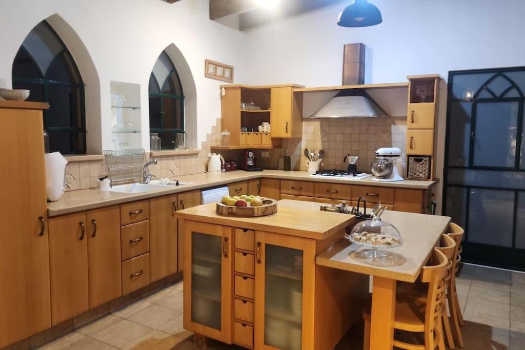 המייסדים Zikhron Ya'akov Exterior foto